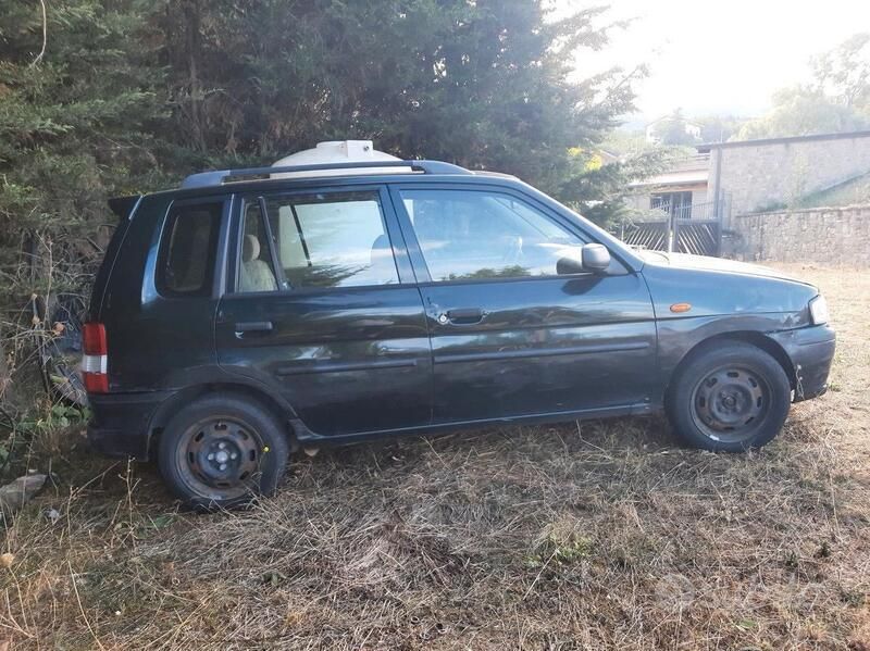 Usata Mazda Demio 72 CV (52 kW) 1998 Verde Utilitaria