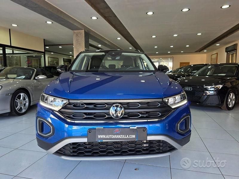 Usata VW T-Roc Life 116 CV (85 kW) 2023 Blu SUV