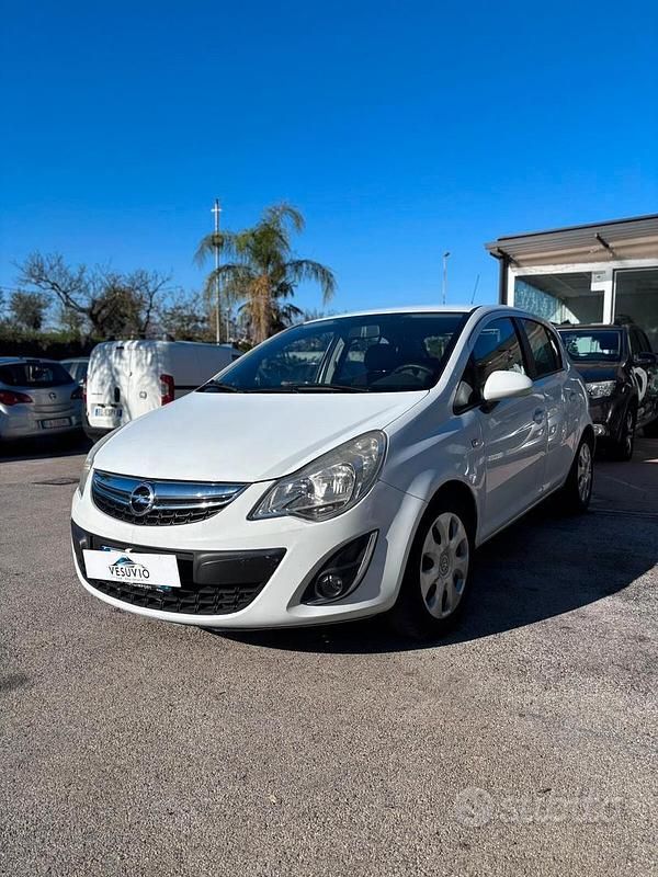 Usata Opel Corsa 85 CV (62 kW) 2012 Bianco Berlina