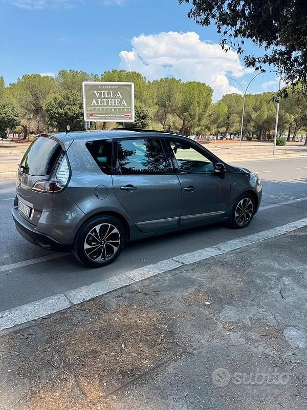 Usata Renault Scénic III 110 CV (80 kW) 2015 Grigio Monovolume