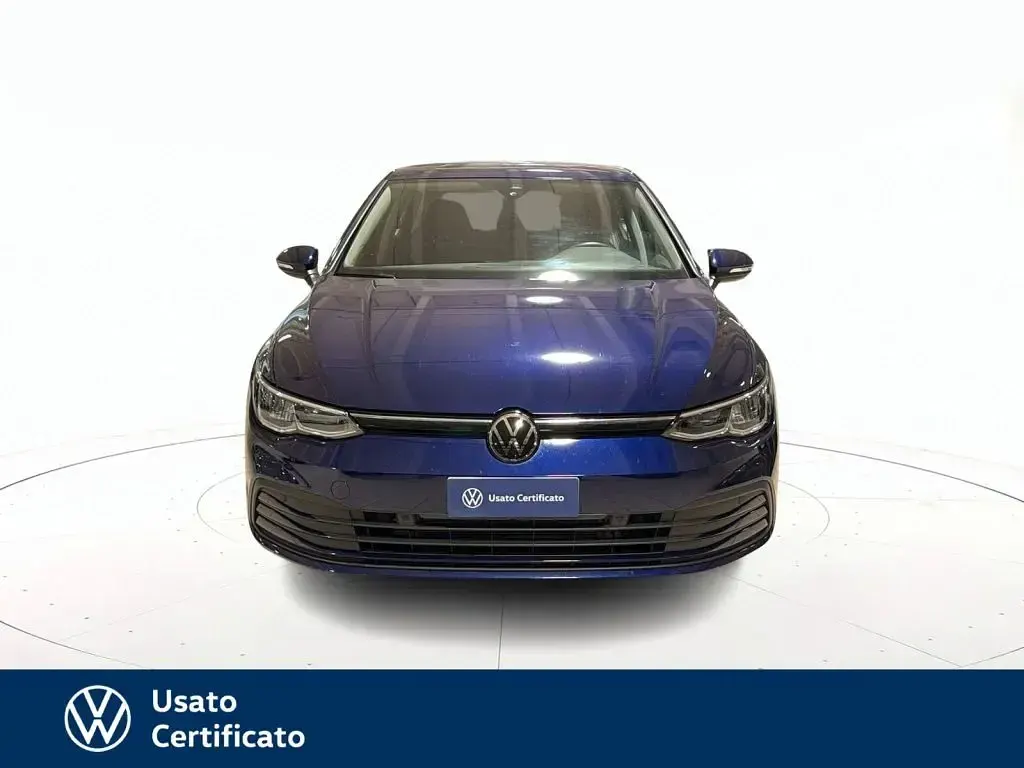 Usata VW Golf VIII Life 110 CV (80 kW) 2024 Blu / pastello Berlina