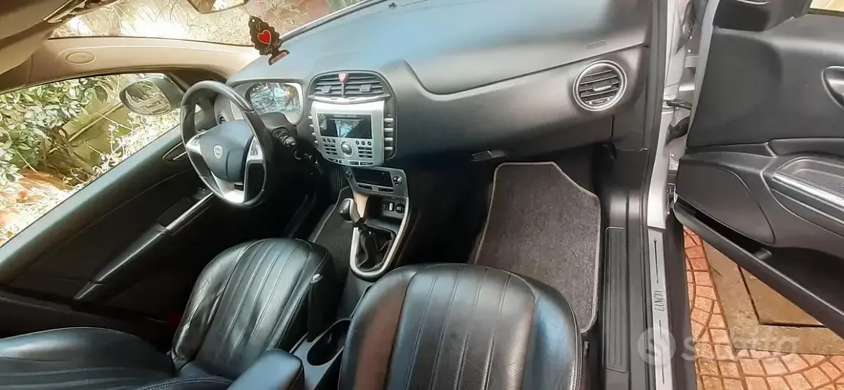 Usata Lancia Delta 120 CV (88 kW) 2013 Utilitaria