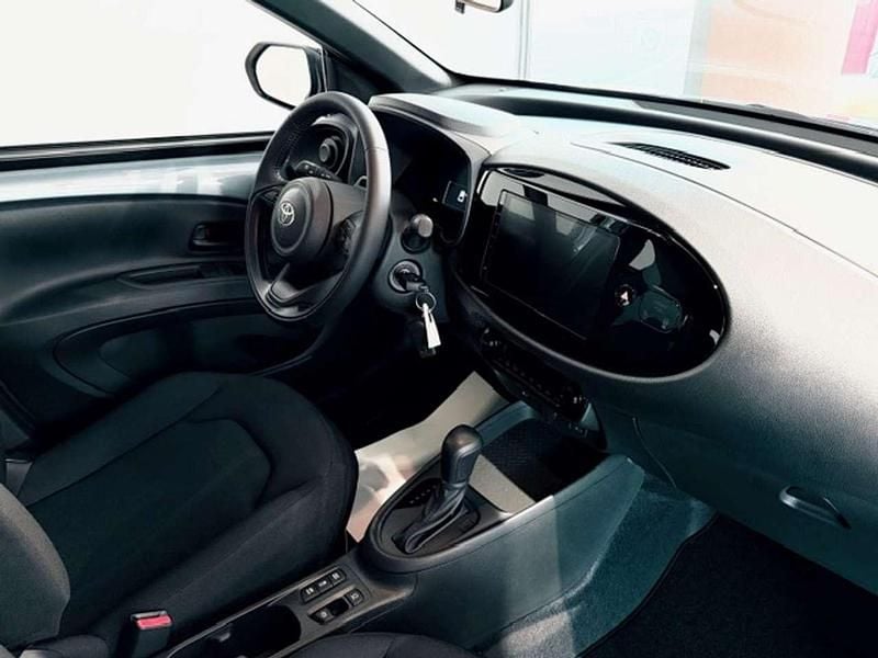 Nuova Toyota Aygo X 92 CV (67 kW) 2026 Blu/azzurro SUV