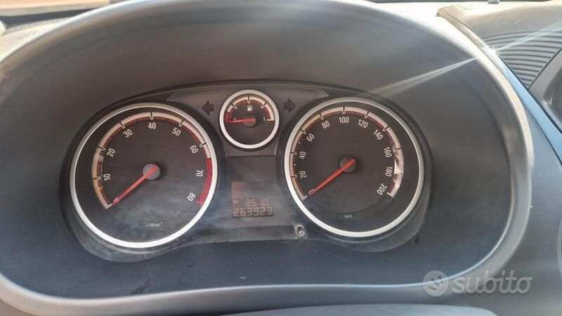 Usata Opel Corsa 90 CV (66 kW) 2009 Nero Utilitaria