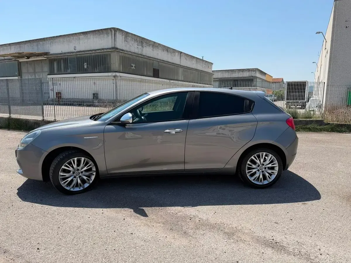 Usata Alfa Romeo Giulietta Super 120 CV (88 kW) 2018 Argento Utilitaria