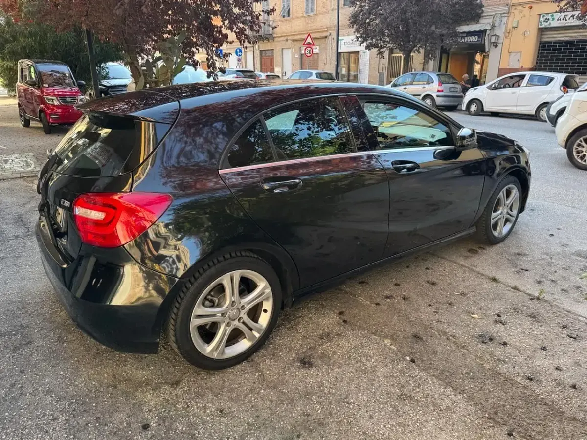 Usata Mercedes A180 Executive 109 CV (80 kW) 2014 Nero Utilitaria