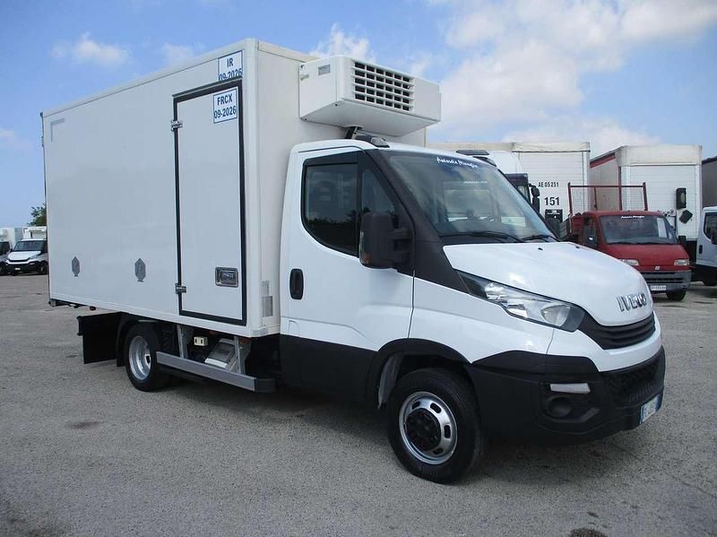 Bianco Usata 2017 Iveco Daily | 17.500 € (Buon prezzo) - Immagine 1/4
