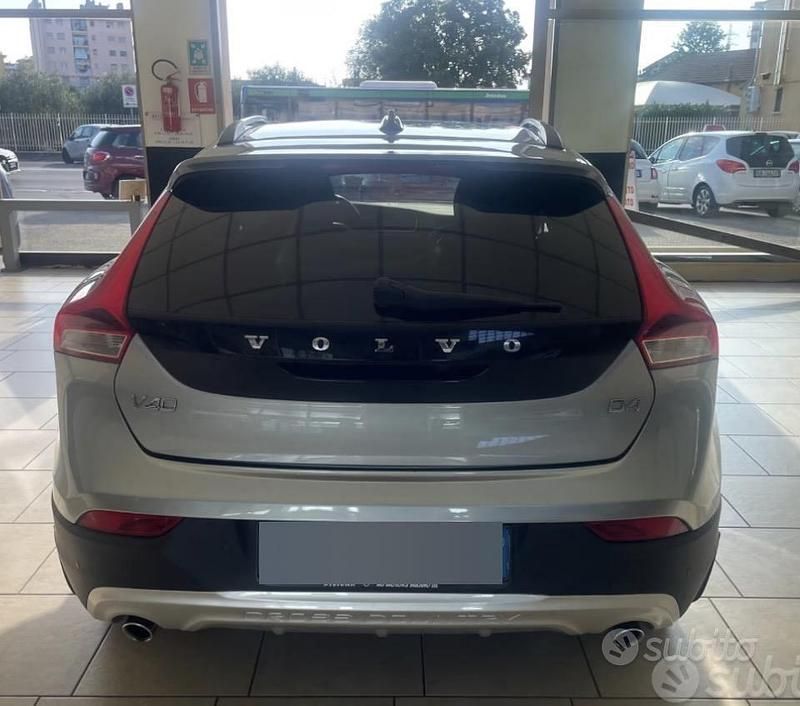 Usata Volvo V40 190 CV (139 kW) 2014 Grigio Berlina