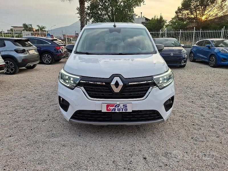 Usata Renault Kangoo Equilibre 95 CV (69 kW) 2024 Bianco Monovolume