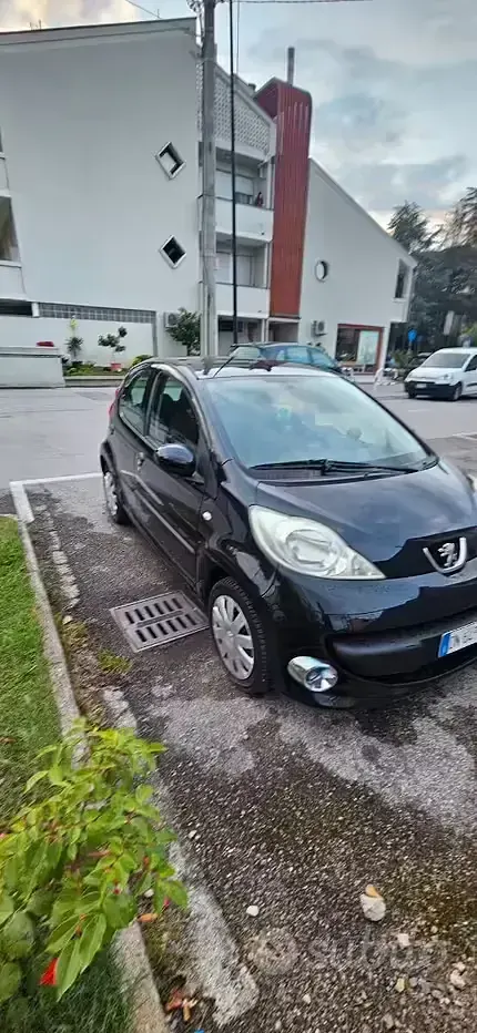 Usata Peugeot 107 68 CV (50 kW) 2009 Nero Utilitaria