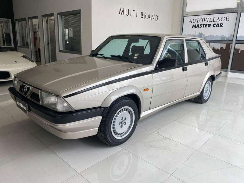 Usato 1988 Alfa Romeo 75 2.0 Benzin 148 CV (9.900 €)