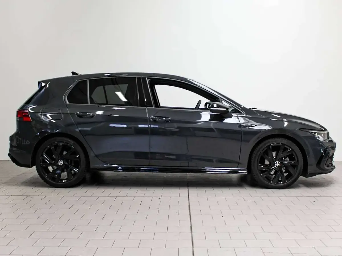 Usata VW Golf VIII R-line 150 CV (110 kW) 2024 Grigio Berlina