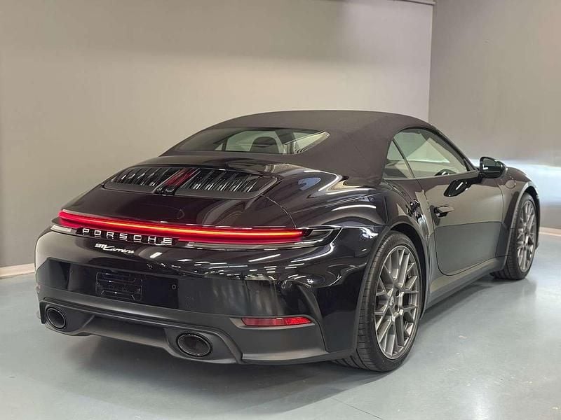 Usata Porsche 911 Carrera Cabriolet 394 CV (289 kW) 2025 Nero jet metallizzato Cabrio