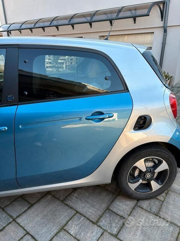 Usata Smart ForFour Electric Drive 60 kW (82 CV) 2020 Blu Utilitaria