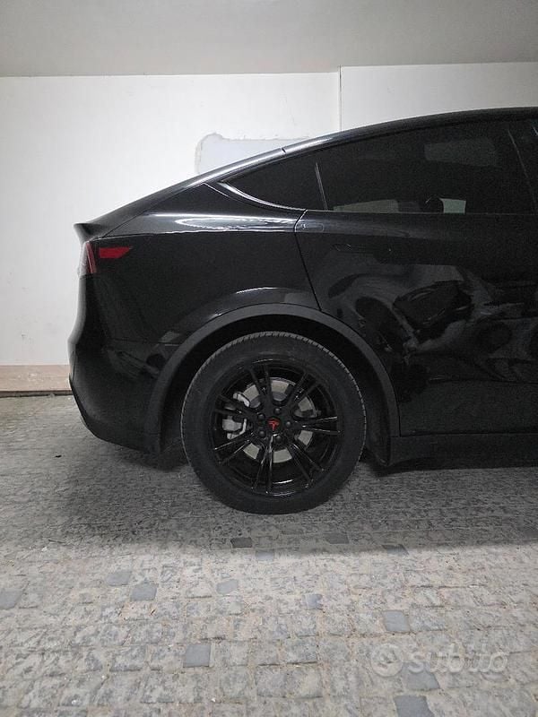 Usata Tesla Model Y Standard Range 250 kW (340 CV) 2023 Nero SUV