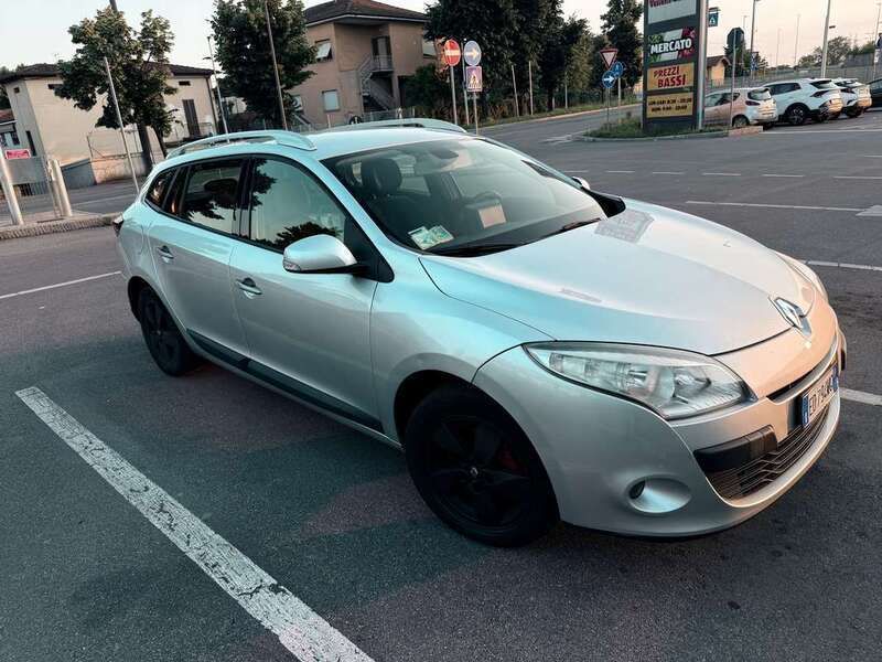Usata 2010 Renault Mégane GrandTour Expression Station wagon | 2850 € (Ottimo prezzo) - Immagine 1/4