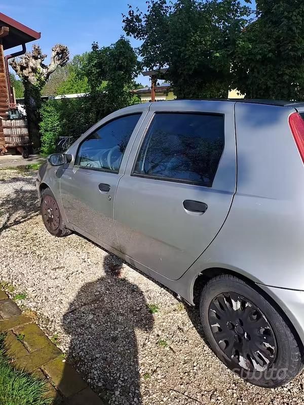 Usata Fiat Punto 80 CV (58 kW) 2002 Grigio Utilitaria