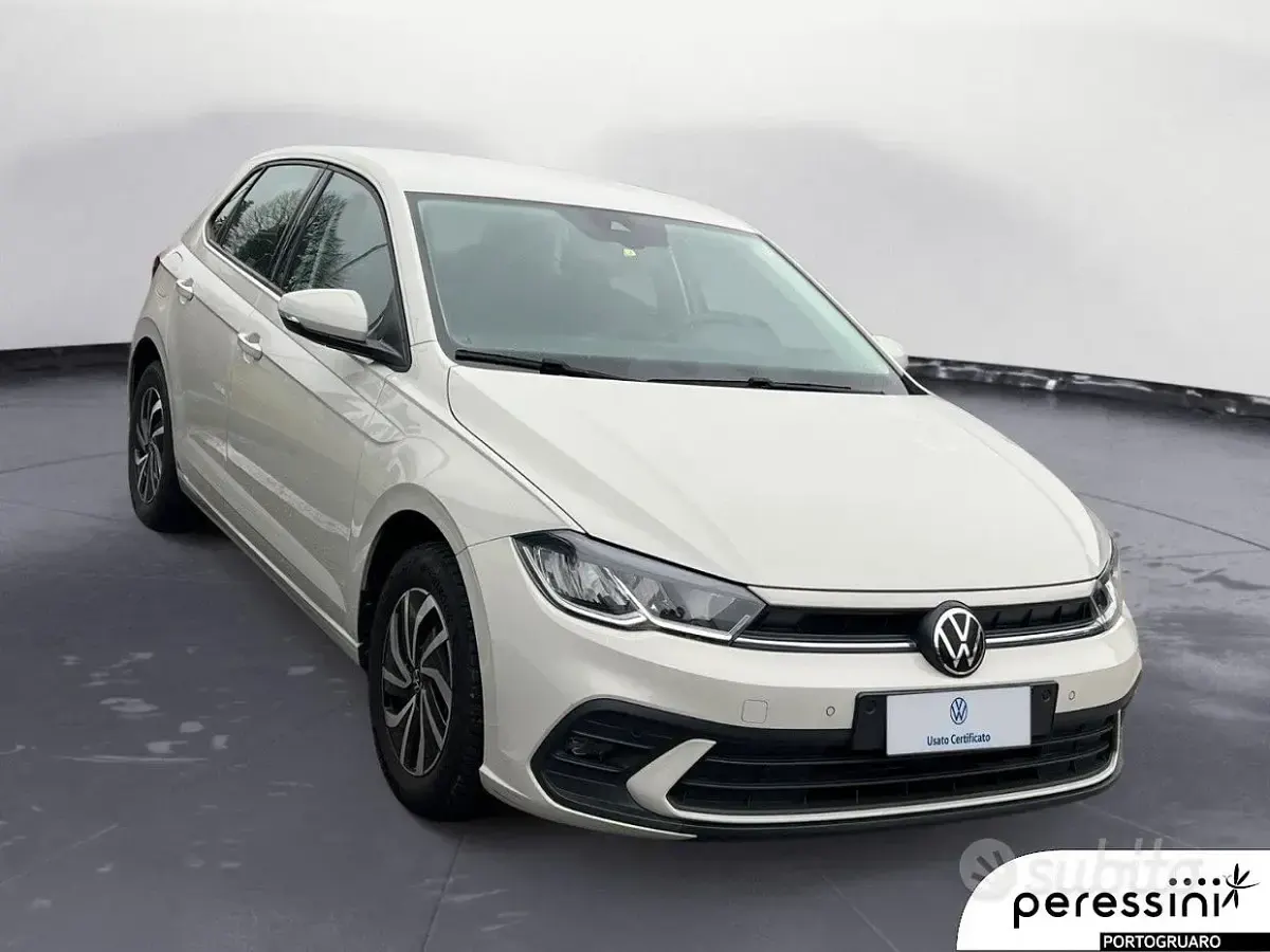 Usata VW Polo Life 95 CV (69 kW) 2023 Grigio Utilitaria
