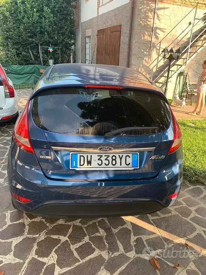 Usado Ford Fiesta 68 HP (50 kW) 2009 Azul Sedan