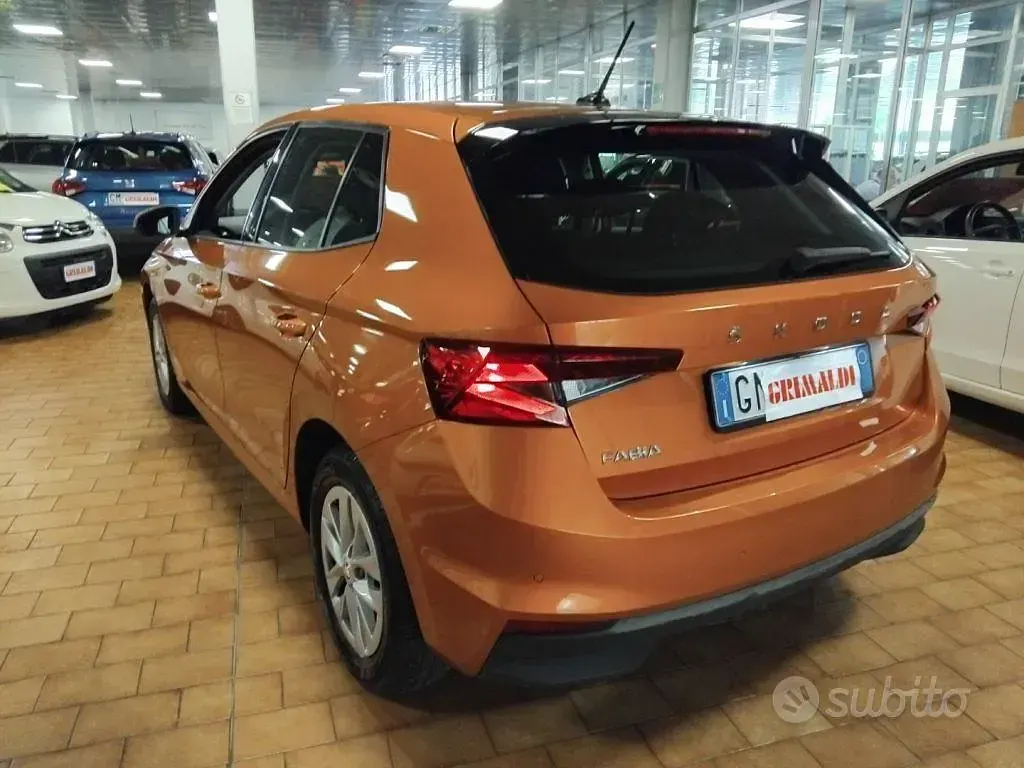Usata Skoda Fabia Ambition 80 CV (58 kW) 2023 Arancione sunset / metallizzato Utilitaria