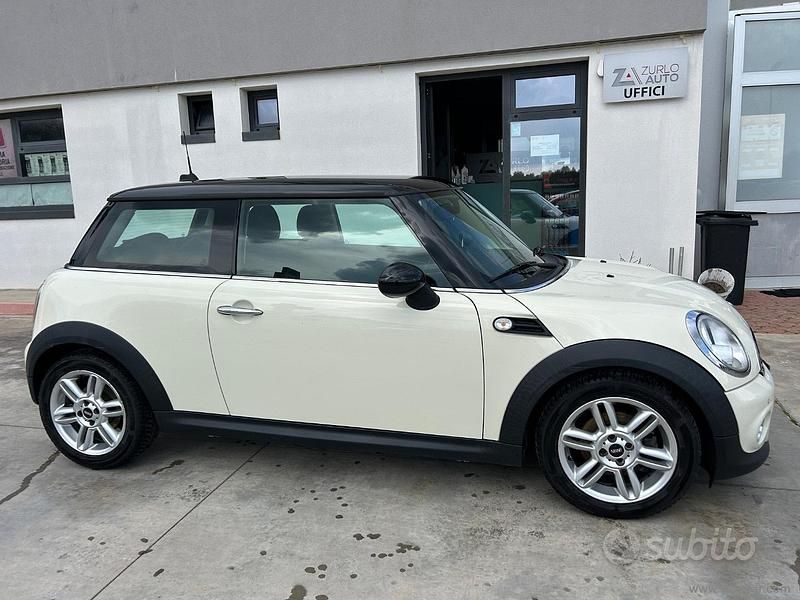 Usata Mini Cooper D 111 CV (81 kW) 2011 Bianco Utilitaria