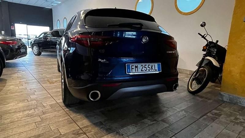 Usata Alfa Romeo Stelvio Executive 210 CV (154 kW) 2018 Blu SUV