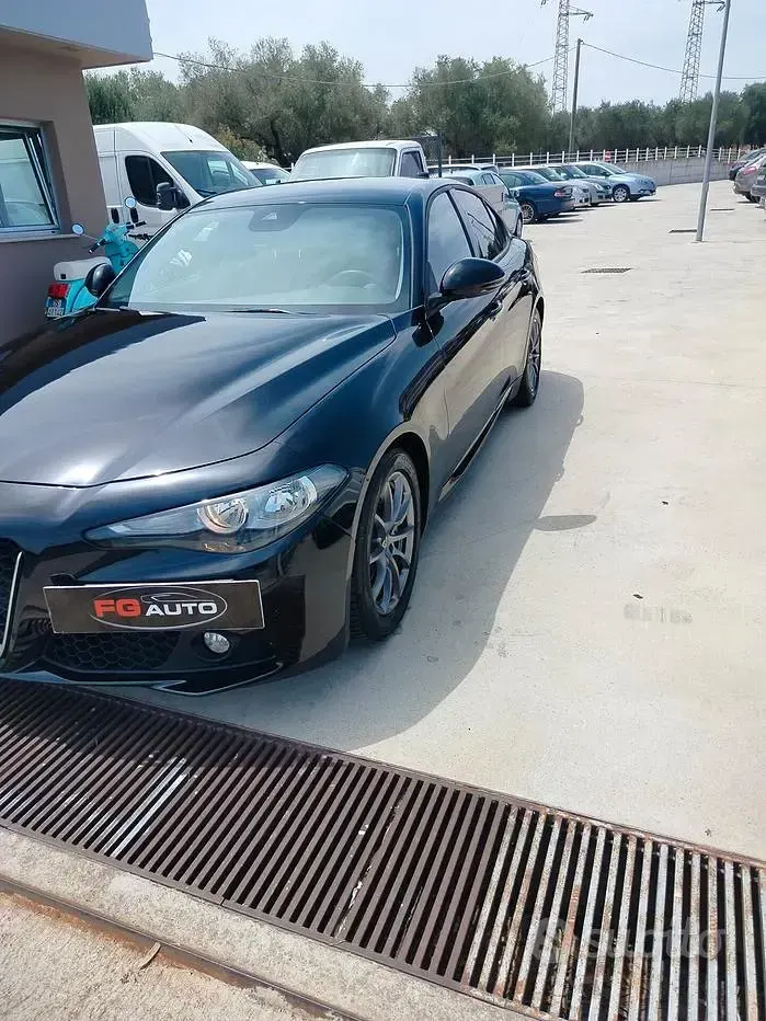 Usata Alfa Romeo Giulia 150 CV (110 kW) 2018 Arancione Berlina