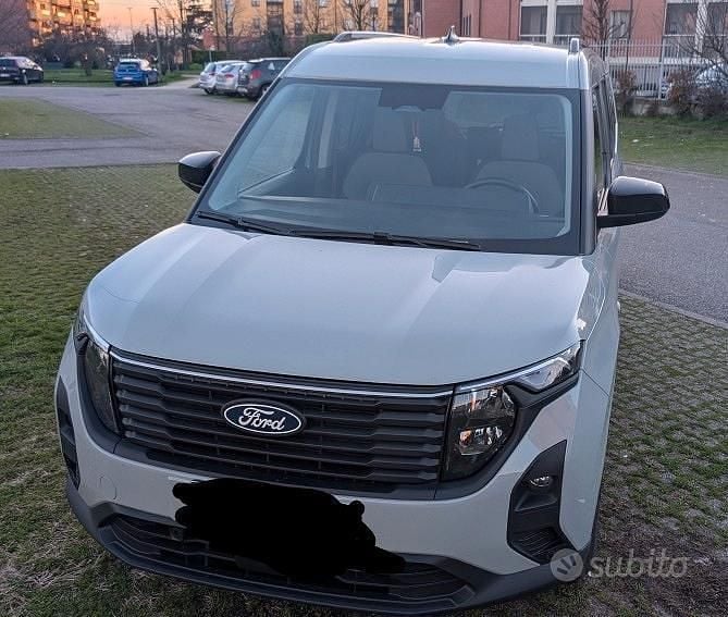 Usata Ford Tourneo 125 CV (91 kW) 2025 Monovolume