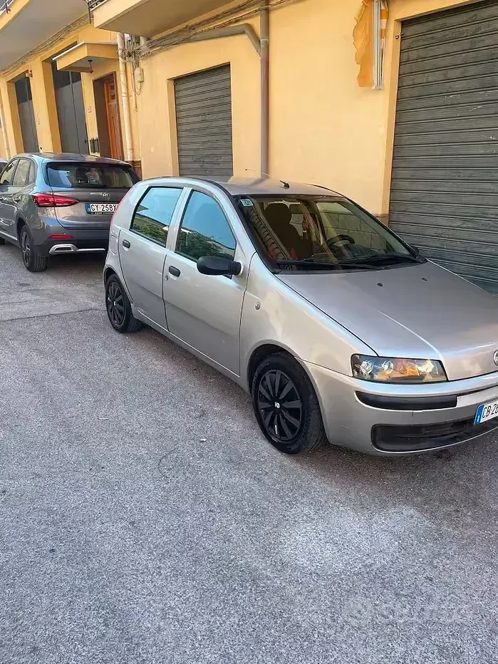Usata Fiat Punto 60 CV (44 kW) 2002 Grigio Utilitaria