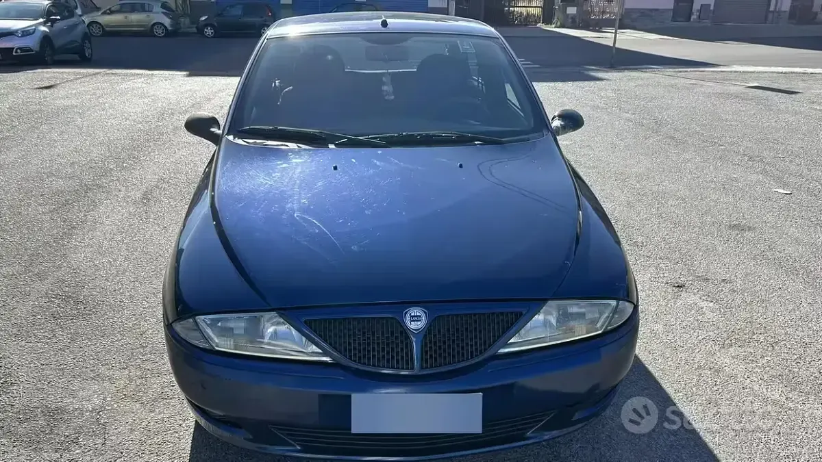 Usata Lancia Ypsilon 80 CV (58 kW) 2002 Bluazzurro Utilitaria
