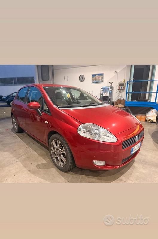 Usata Fiat Grande Punto 90 CV (66 kW) 2006 Rosso Utilitaria