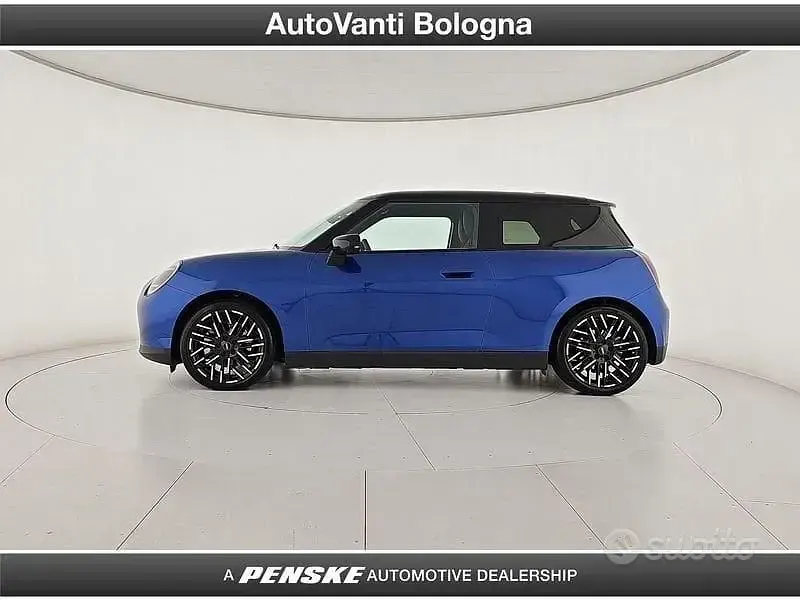 Usata Mini Cooper SE Favoured 160 kW (218 CV) 2025 Blu Utilitaria