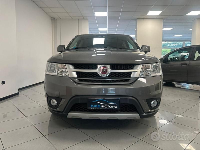 Usata Fiat Freemont Lounge 170 CV (125 kW) 2013 Grigio SUV