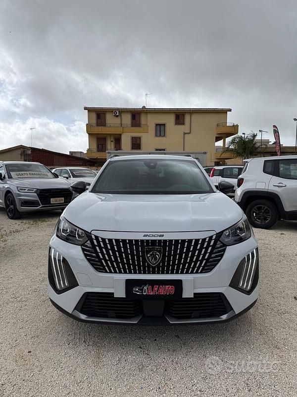 Usata Peugeot 2008 Allure 101 CV (74 kW) 2025 Bianco SUV