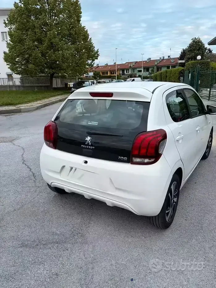 Usata Peugeot 108 Active 82 CV (60 kW) 2015 Bianco Utilitaria