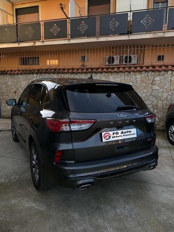 Usata Ford Kuga ST-Line 152 CV (111 kW) 2022 Grigio SUV