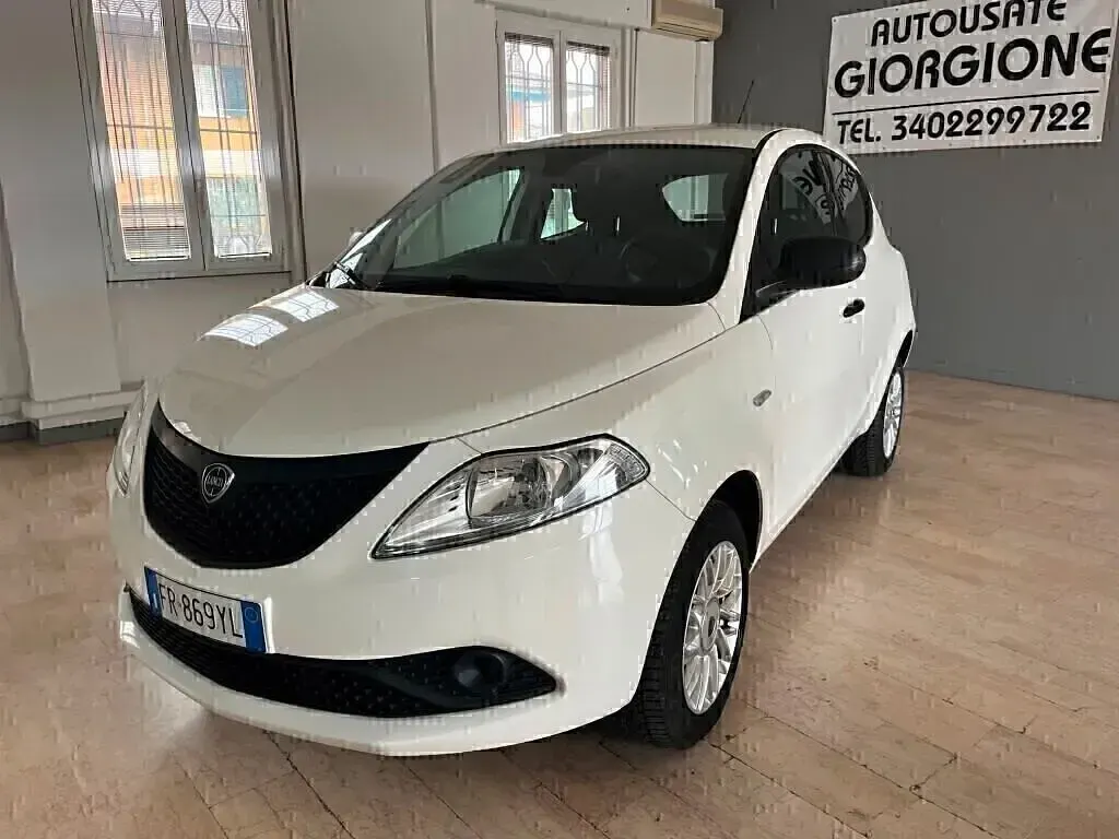 Usata Lancia Ypsilon 85 CV (62 kW) 2018 Bianco Utilitaria