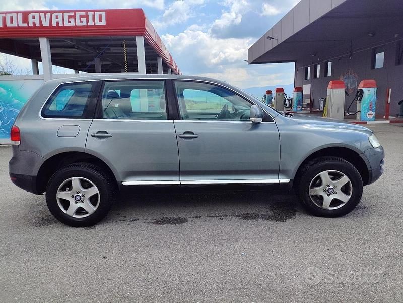 Usata VW Touareg R 174 CV (127 kW) 2005 Grigio SUV