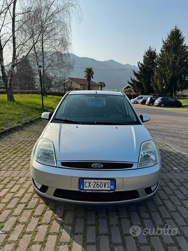 Usata Ford Fiesta 2006 Grigio Utilitaria