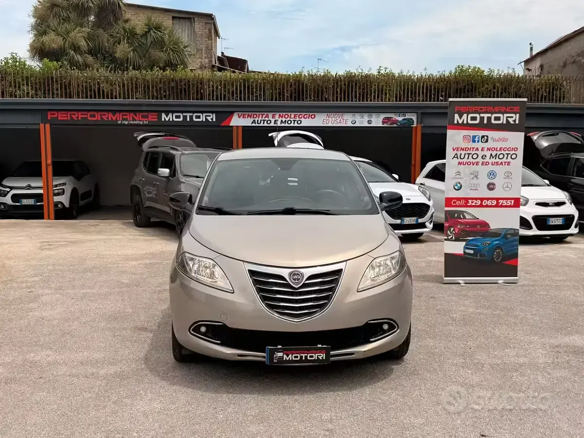 Usata Lancia Ypsilon Gold 69 CV (50 kW) 2014 Marrone Utilitaria