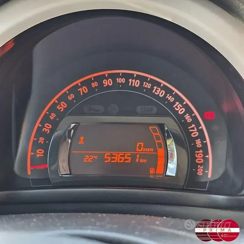 Usado Renault Twingo SE 65 CV (47 kW) 2021 Blanco Utilitario