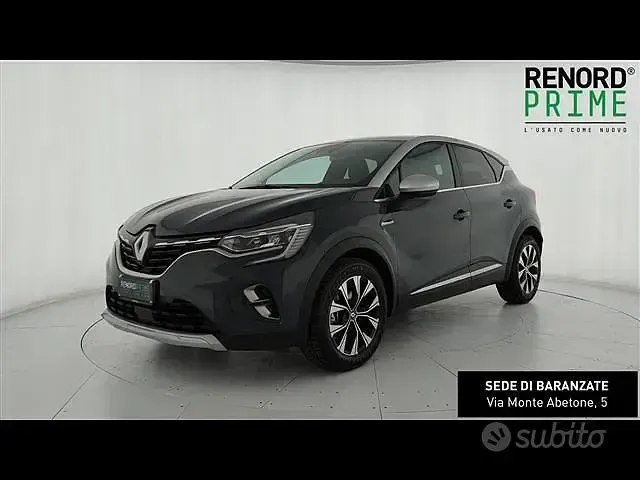 Usata Renault Captur Techno 145 CV (106 kW) 2023 Blu scuro SUV