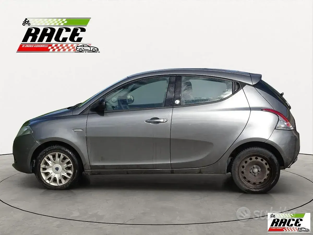 Usata Lancia Ypsilon 68 CV (50 kW) 2013 Grigio Utilitaria