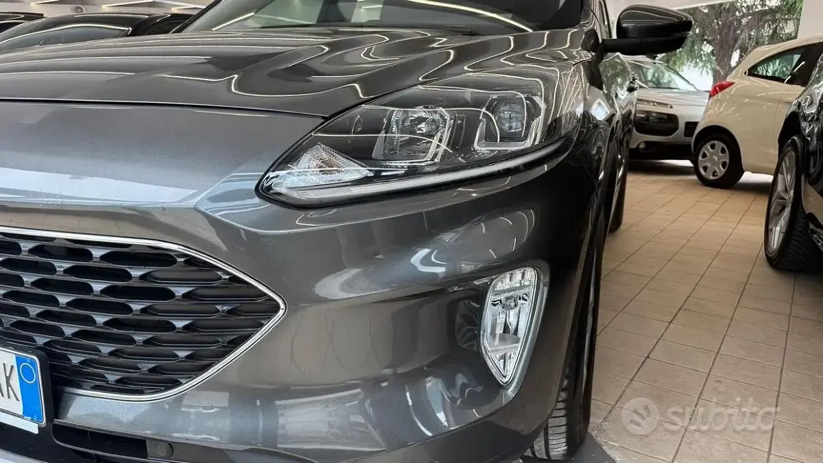 Usata Ford Kuga 120 CV (88 kW) 2022 Grigio SUV