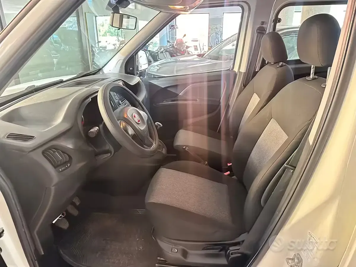 Usata Fiat Doblò Lounge 95 CV (69 kW) 2017 Bianco Monovolume