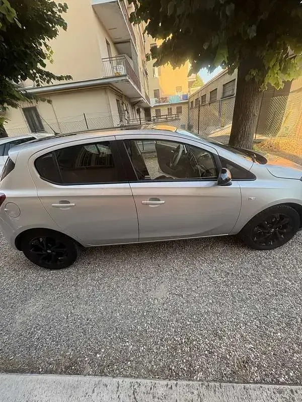 Usata Opel Corsa Edition 101 CV (74 kW) 2018 Utilitaria