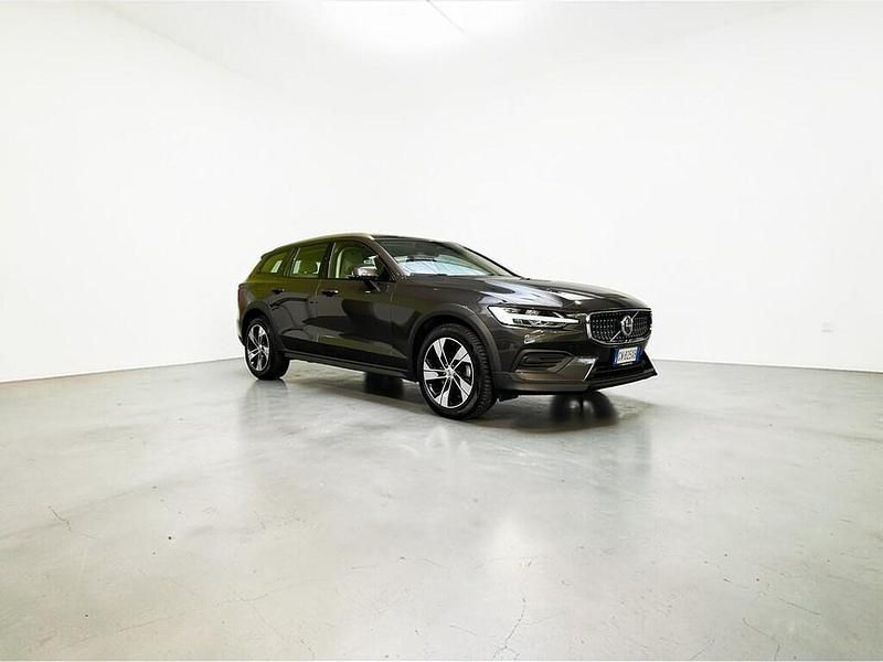 Usata Volvo V60 Core 197 CV (144 kW) 2023 Grigio Station wagon