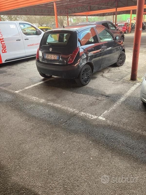 Usata Lancia Ypsilon 80 CV (58 kW) 2005 Nero Utilitaria