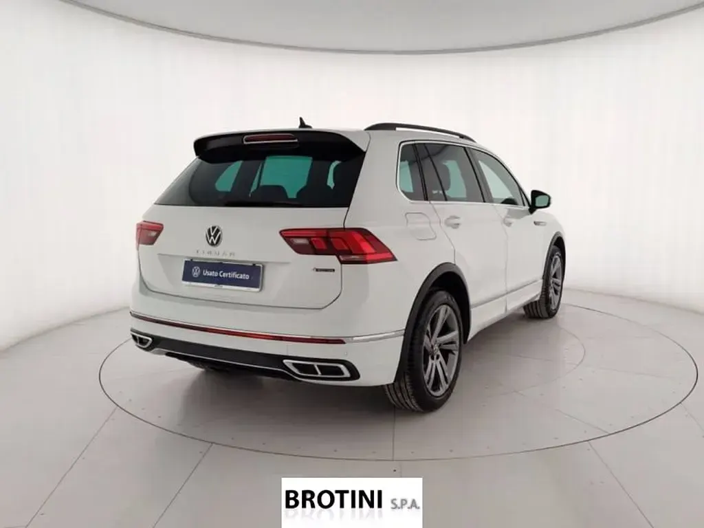 Usata VW Tiguan R-line 150 CV (110 kW) 2023 Bianco metallizzato SUV