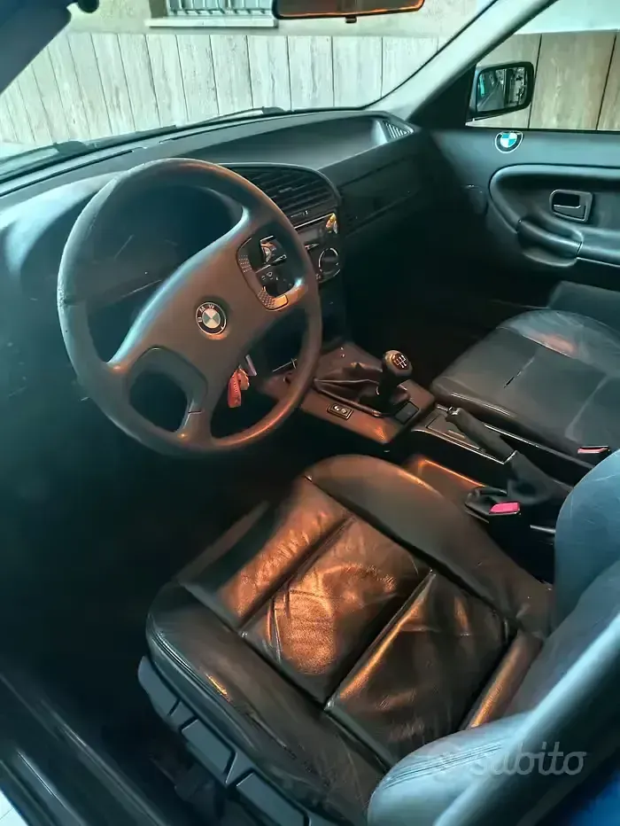 Usata BMW 318 115 CV (84 kW) 1993 Bluazzurro Berlina